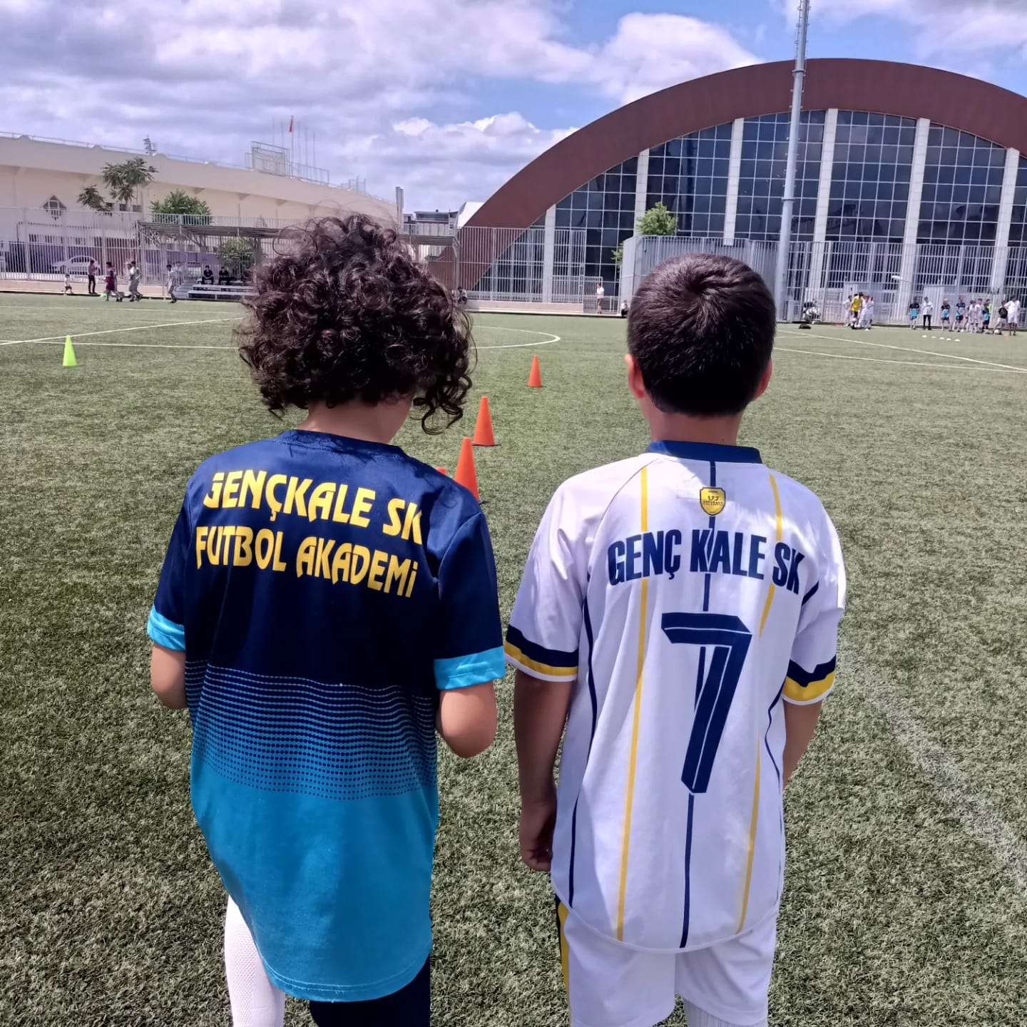 FUTBOL OKULU KAYITLARIMIZ DEVAM EDİYOR