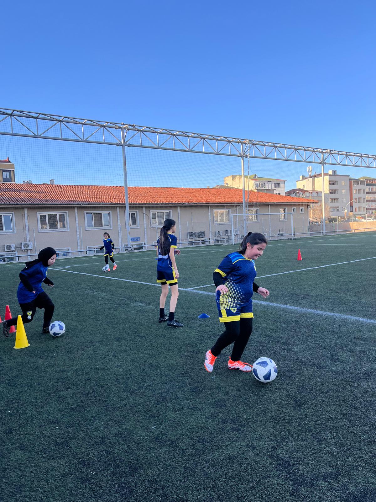 KIZ FUTBOL OKULU KAYITLARIMIZ DEVAM EDİYOR