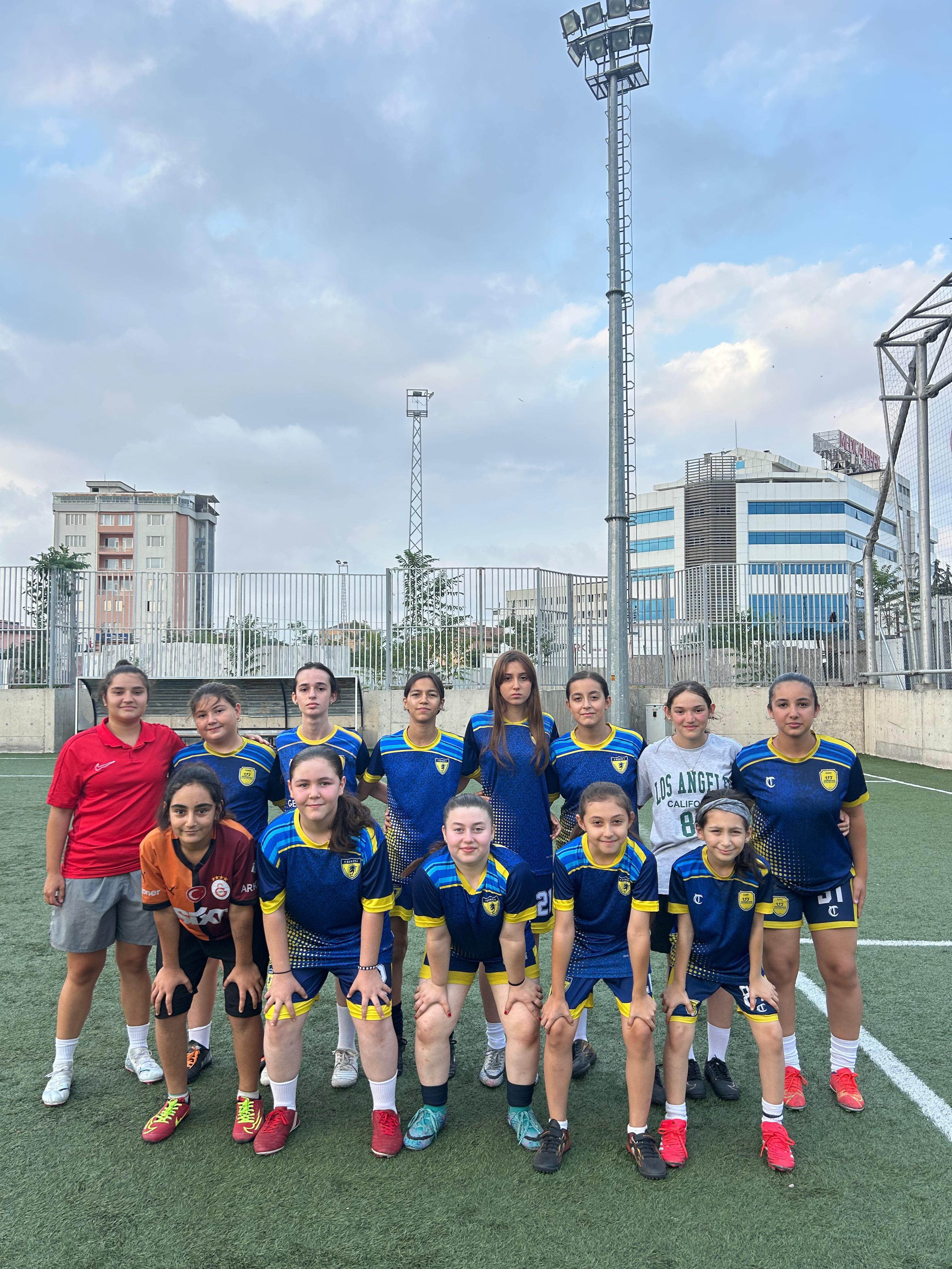  U17-U15-U13 Kadın Futbol Okulu